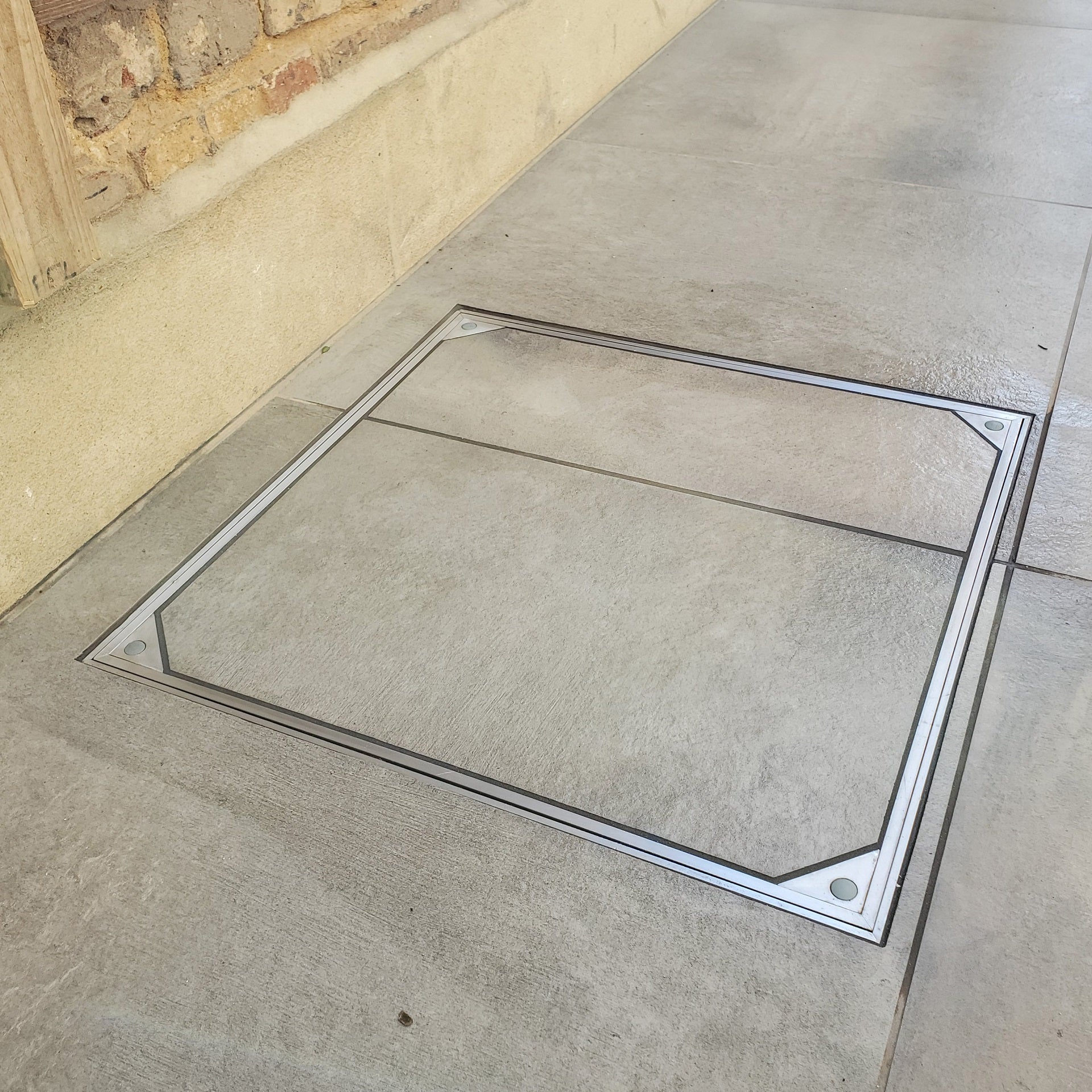 Alusthetic Aluminium Double Seal Recessed Manhole Cover - 300mm x 300mm