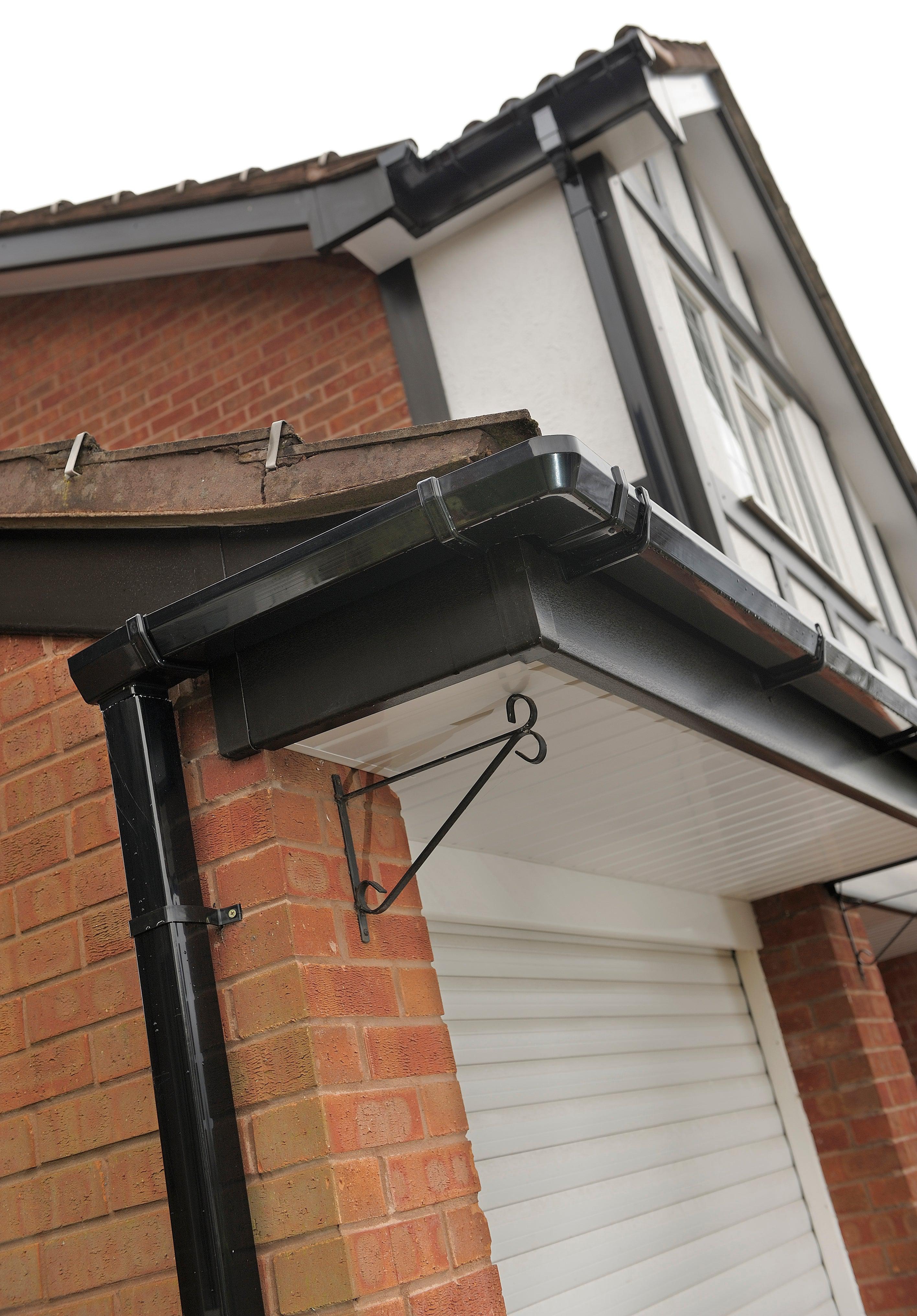 Freeflow 114mm Square Style Plastic Guttering 4 Metre Length - Black