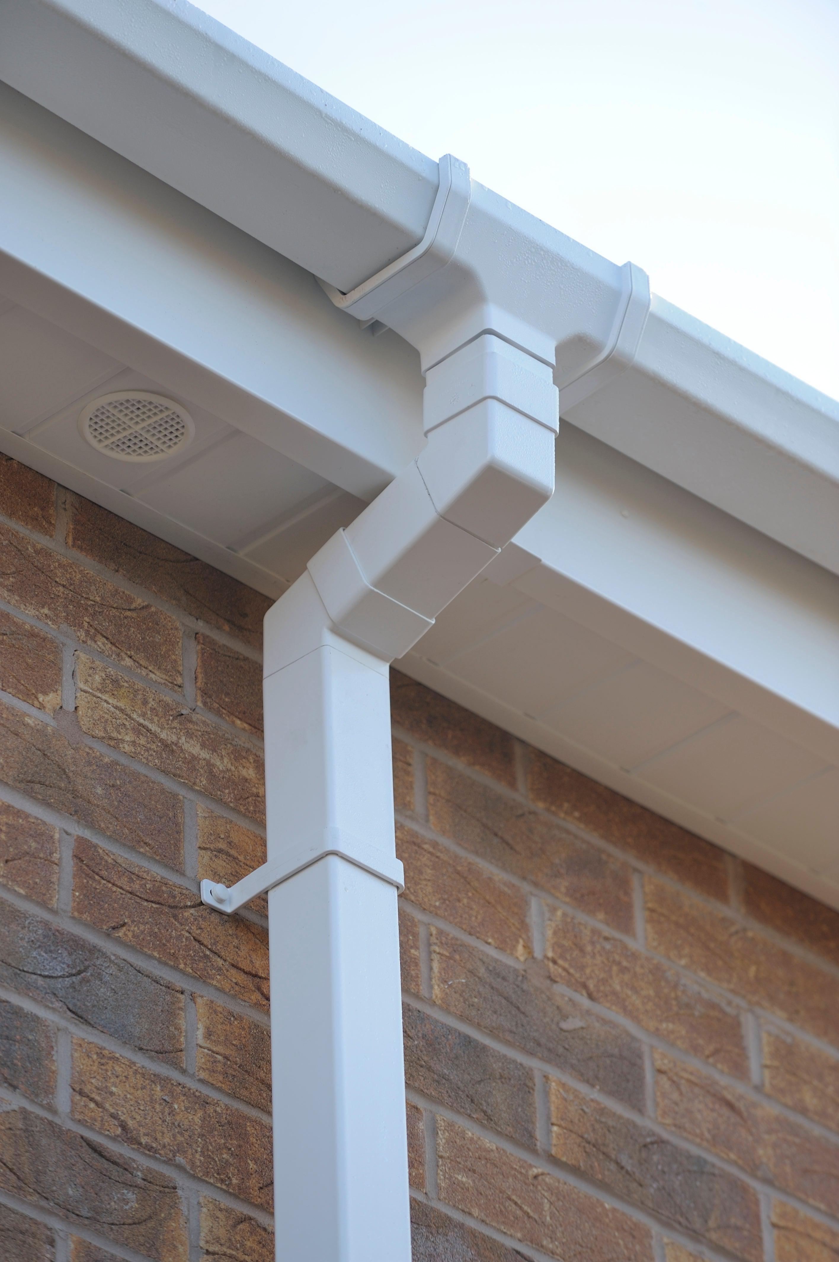 Freeflow 114mm Square Style Plastic Guttering 4 Metre Length - White